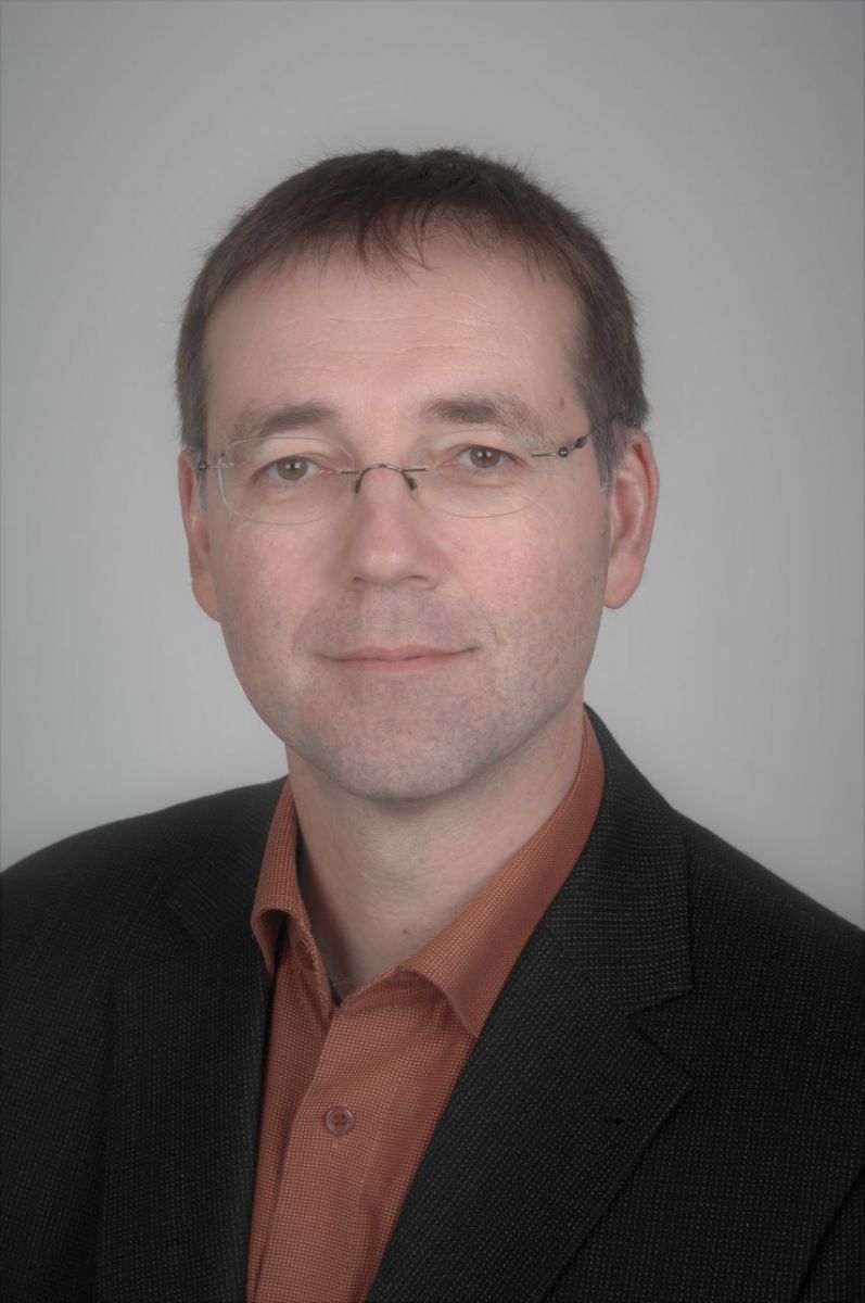 Dr. Michael Schmitz